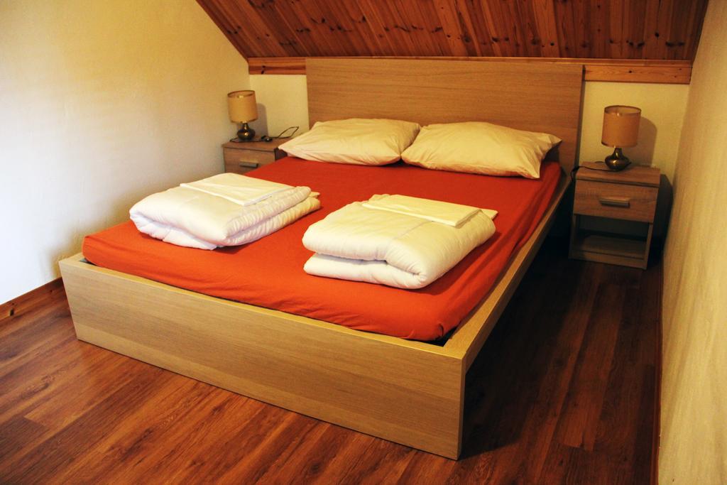 Hostel โบเว็ก ภายนอก รูปภาพ